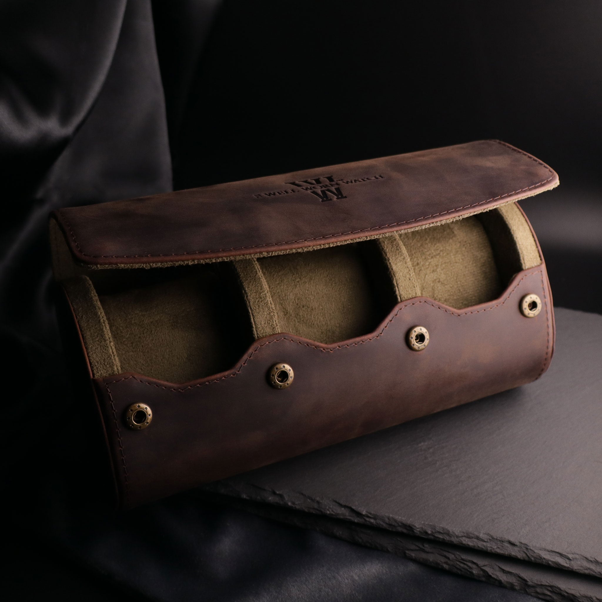 Dantés™ Oiled Leather Watch Roll