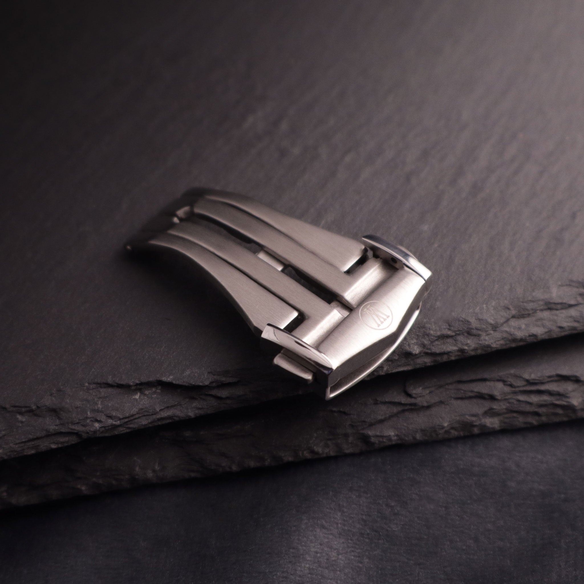 Endeavor™ Concealed Deployant Clasp