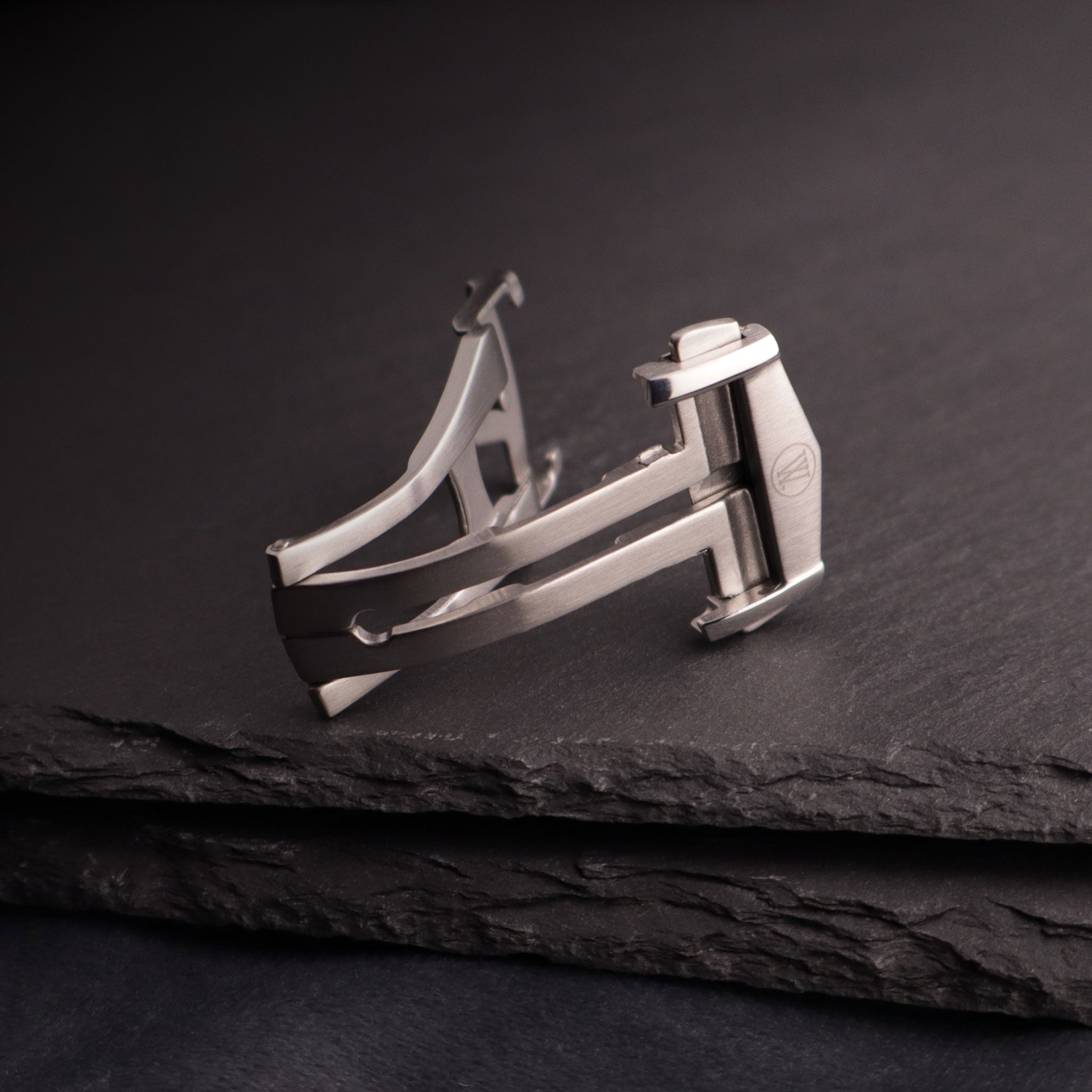 Endeavor™ Concealed Deployant Clasp